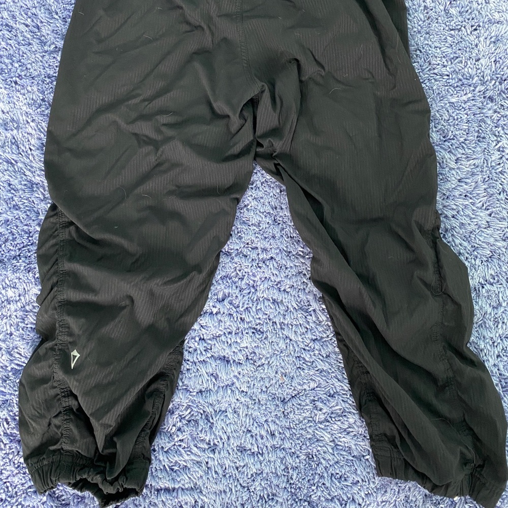 black ivivva capris